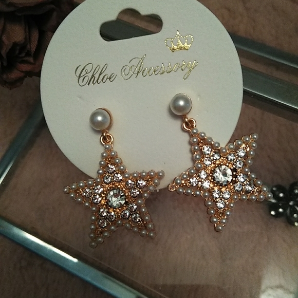 Star ⭐ Pearl Enhanced Pierced Earrings ⭐ - Picture 2 of 4